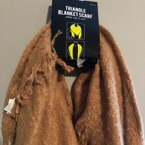 Blanket triangle scarf